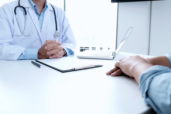 Nam giới bị xuất tinh sớm nên đi khám để được bác sĩ chẩn đoán chính xác